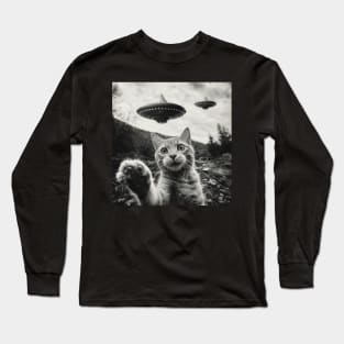 Funny Alien Cat Selfie UFO Encounter Long Sleeve T-Shirt